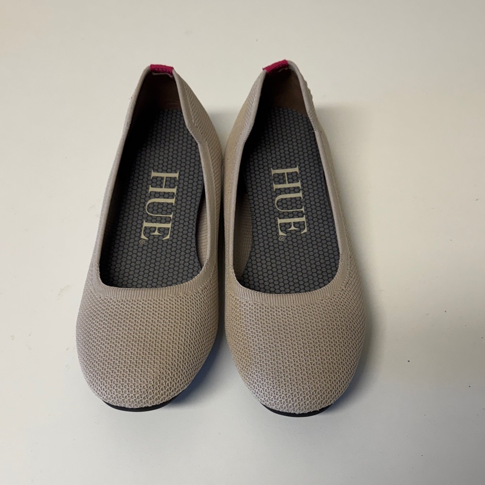 HUE Women's Light Beige Knit Slip-On Flats with Pink Heel Tab